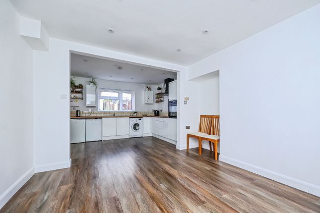 25, Burrows Avenue, Nottingham photo 4