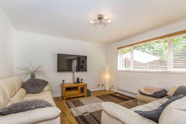 23, Keble Close, Crawley photo 3