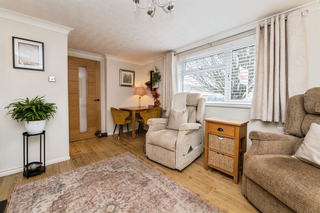 45, Russet Avenue, Exeter photo 3