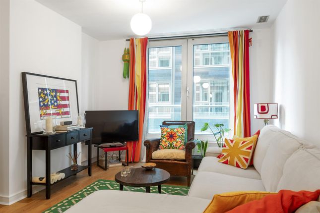Flat for sale in Salamanca Place, London, Vauxhall, London