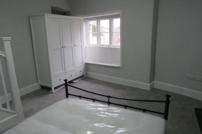 Room 1, 18, High Street, CALNE photo 2