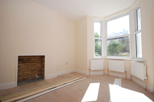 31 GFF, Angles Road, London photo 3