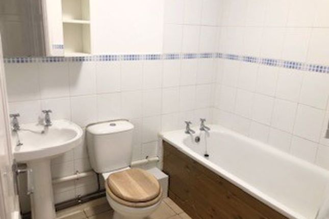 Flat to rent in Little Cattins, Harlow
