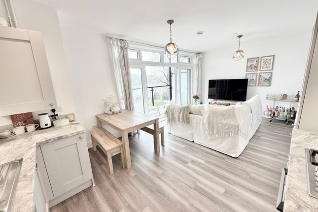Flat 3, 3, Lake Avenue, Camberley photo 3
