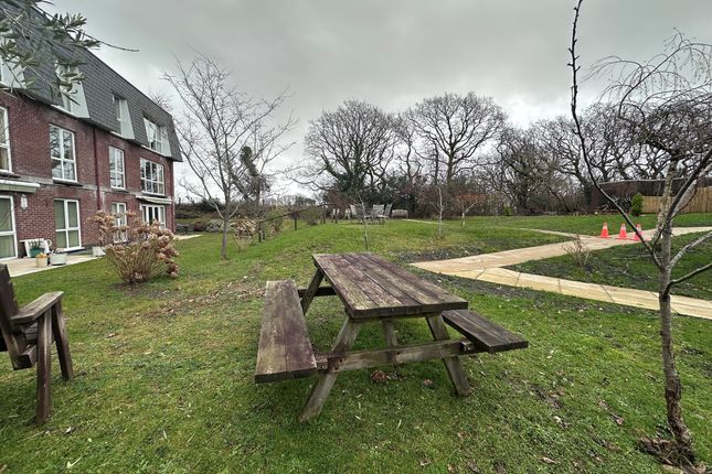 Apartment 4, Willow Court, Clyne Common, Swansea photo 3