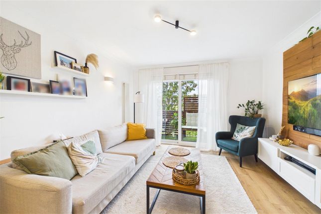 Flat 5,, 13 Colegrove Road, London photo 2