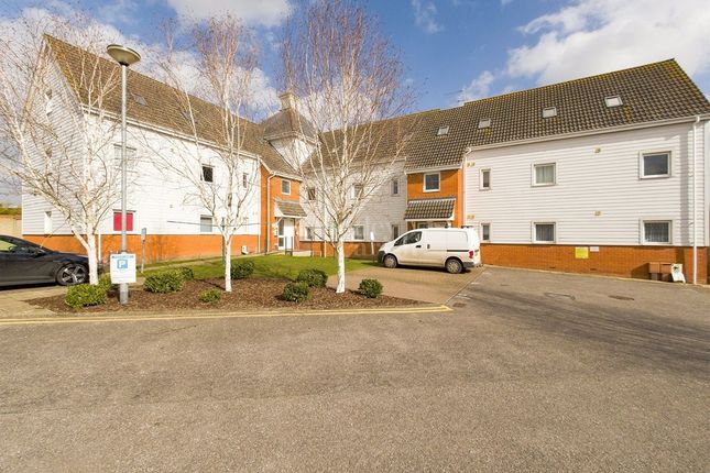 Thumbnail Flat to rent in Ensign Way, Diss