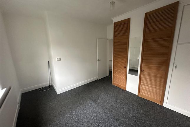 Maisonette for sale in The Drive, Ilford, Essex