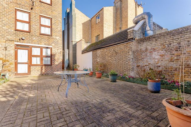 Property for sale in Barbauld Road, London