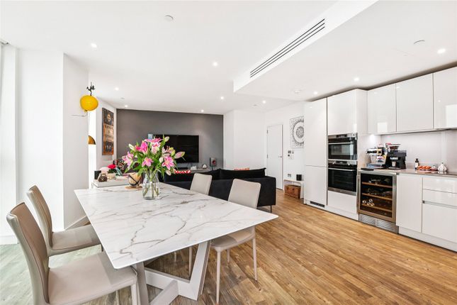 Flat 214 Gladwin Tower, 50, Wandsworth Road, London photo 3