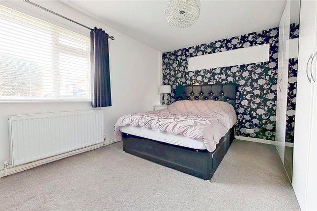 24, Greenoaks, West Sussex photo 5
