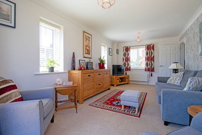 4 North Close, Gainsborough photo 4