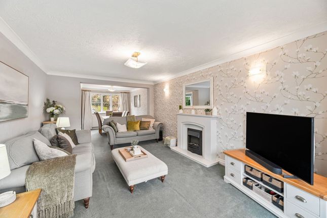 3 Chessington Close, Warrington photo 3