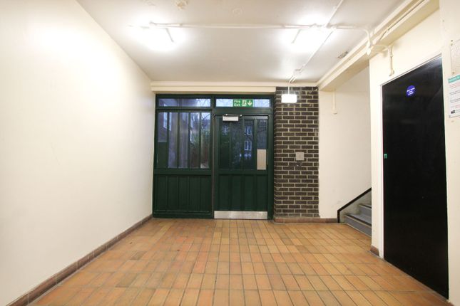 Block 8 Flat 306, Nightingale Vale, Woolwich photo 2
