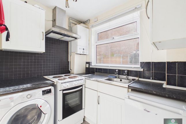26, Kenilworth Close, Crawley photo 3