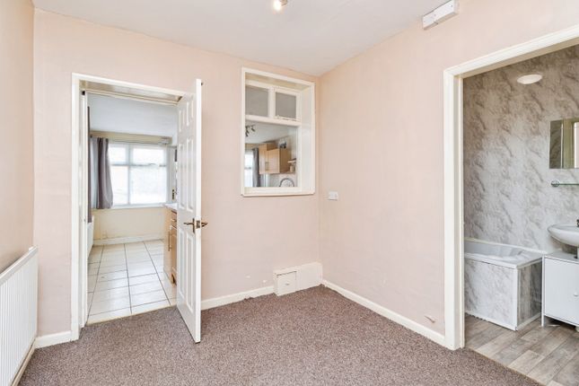 7, Clare Road, Staffordshire photo 4