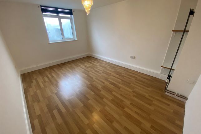 Flat for sale in Hollyfield, Harlow