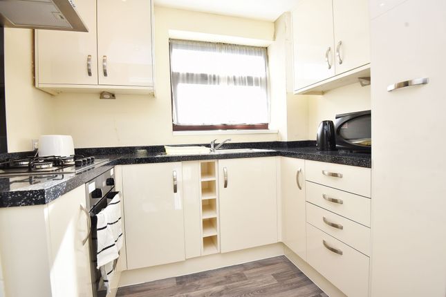 Flat 16, Charlwood, Harrogate photo 4