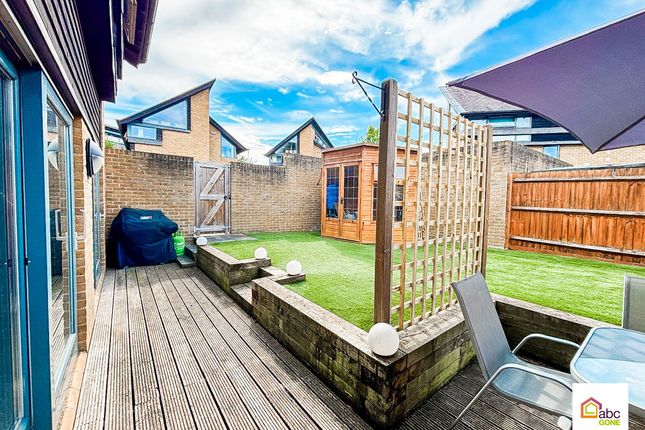 3 Petal Lane, Harlow photo 4