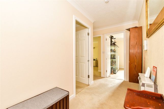 Grange Avenue, Woodford Green photo 4