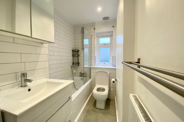 23 Hucknall Close, Harold Hill, Romford photo 3