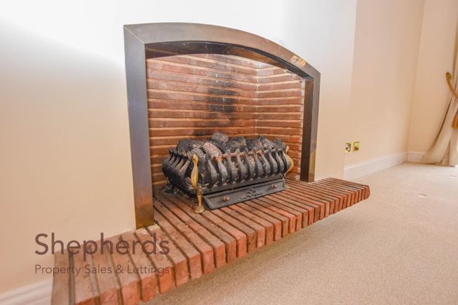 11, Badgers Croft, Broxbourne photo 4