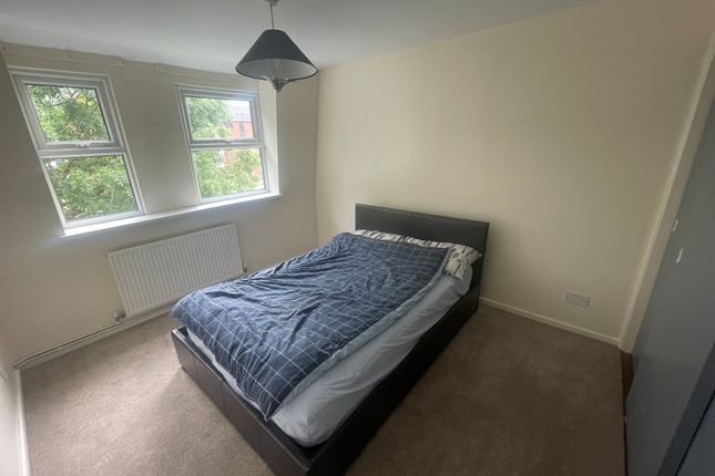 24, Broughton Grange, SWINDON photo 5