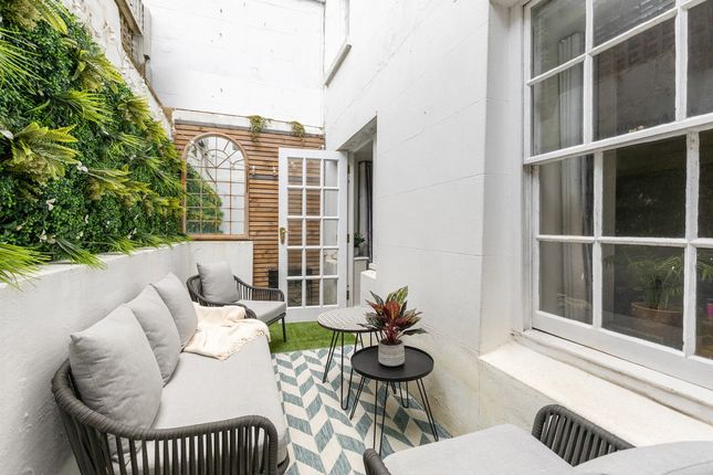 Thumbnail Flat for sale in Cavendish Place, Brighton