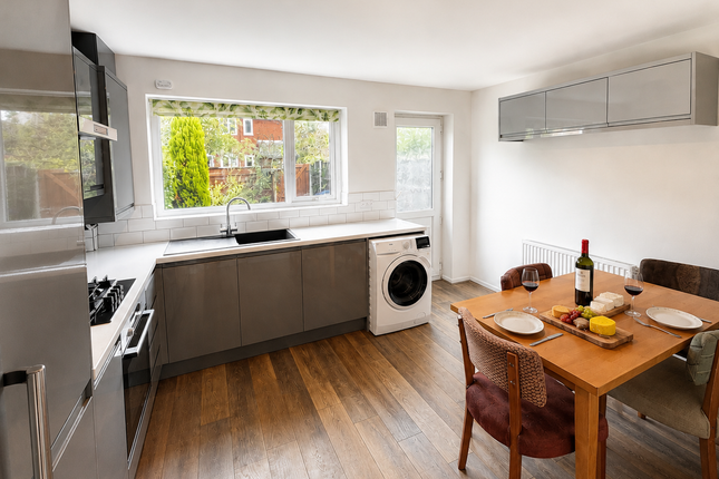 4b, Maidstone Avenue, Manchester photo 2