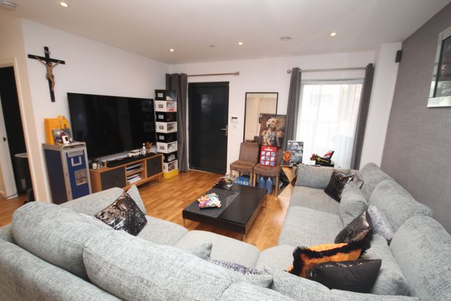 Flat 2, Signia Court, Wembley photo 3