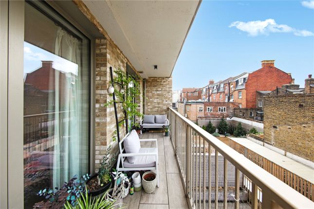Apartment 204, 1, Espalier Gardens, London photo 4