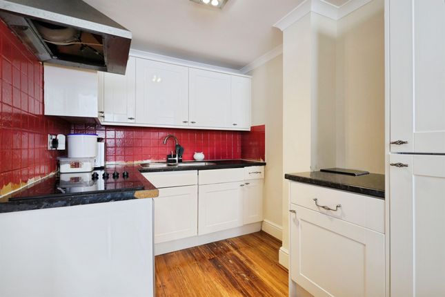 Flat 9, 8, Queens Gardens, Eastbourne photo 4