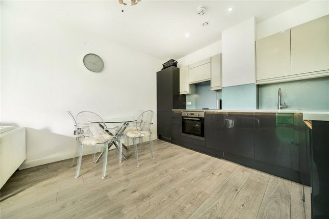 PRIVATE OR, 202, West Terrace, Six Hills House, Stevenage photo 3