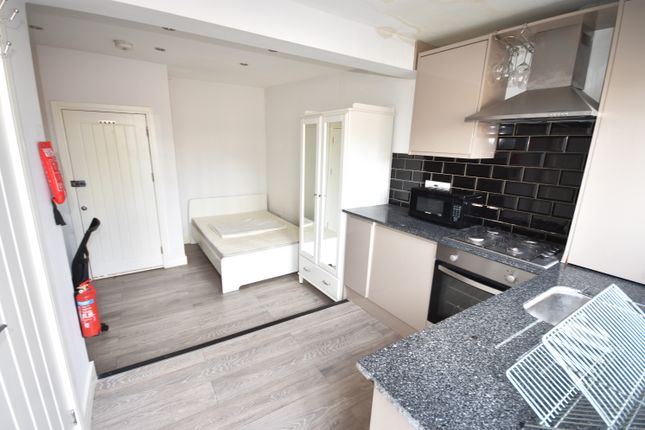 205B, Whitechapel Road, London photo 3