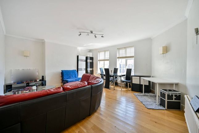 Flat to rent in Birkenhead Avenue, Kingston, Kingston Upon Thames