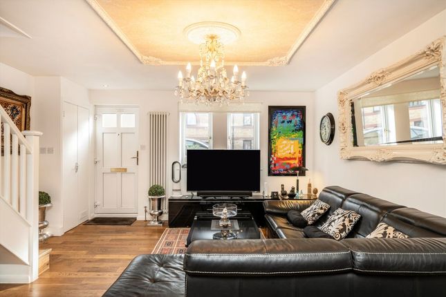3, Codling Close, London photo 4