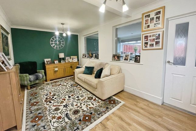 30 Davies Avenue, Bridgend photo 2