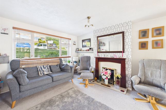 22, Fishers Way, Stroud photo 3