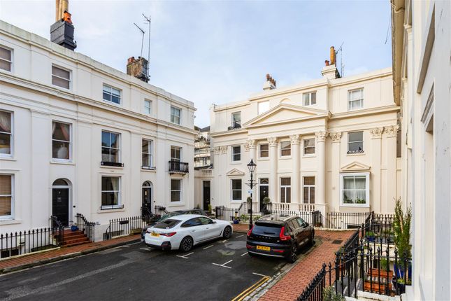 Thumbnail Property to rent in Lansdowne Square, Hove