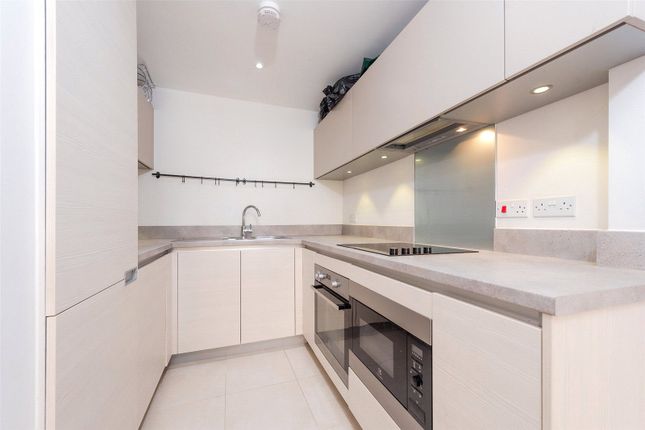 31, Robertson Road, Canning Town photo 4