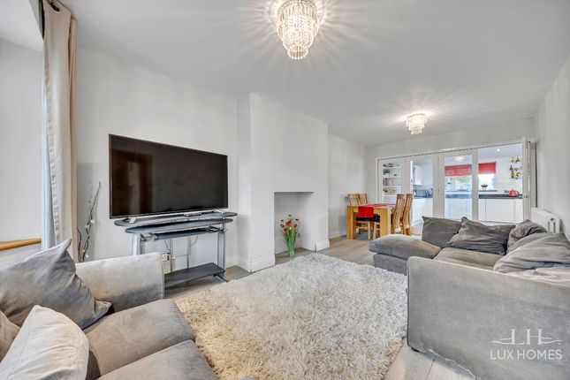 2 Tamar Close, Upminster photo 4