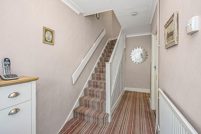 52, Middleton Avenue, Chingford photo 2