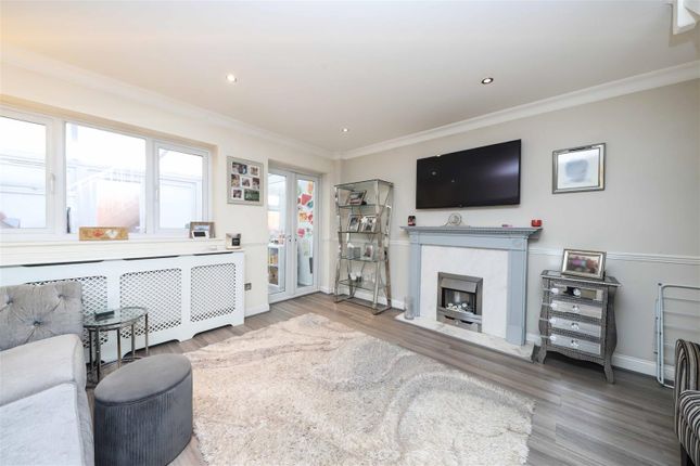 55, Stowe Crescent, Ruislip photo 4