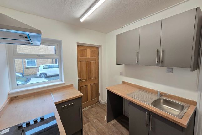 Flat 1, 28 Gladstone Road, Scarborough photo 2
