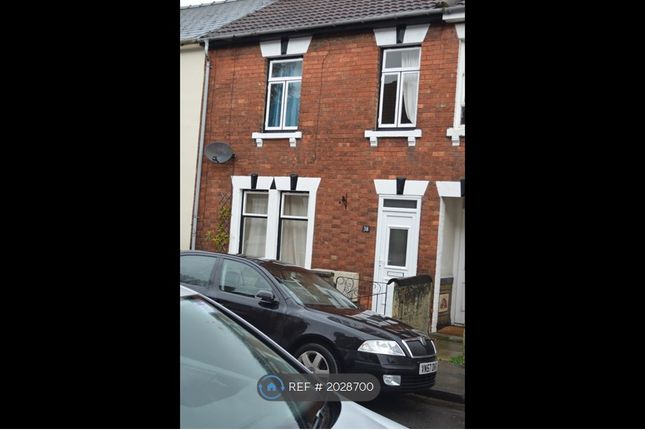 Terraced house to rent in North Street, Swindon