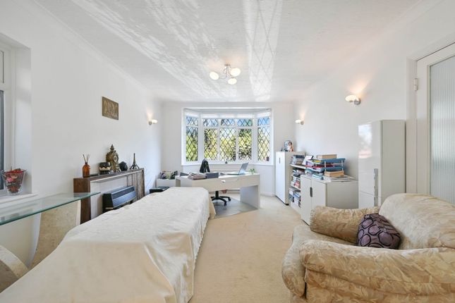 5, Burgh Wood, Banstead photo 2