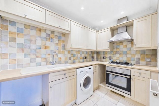 23, Sandmartin Crescent, Colchester photo 4