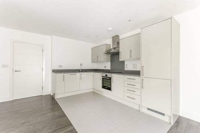 2 Bed Flat To Rent In Plaistow Lane Bromley Br1 Zoopla