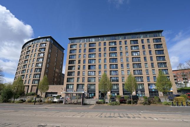 1-bed flat on 53 Roosevelt Apartments, 1 Lexington Gardens, Birmingham, £135,000