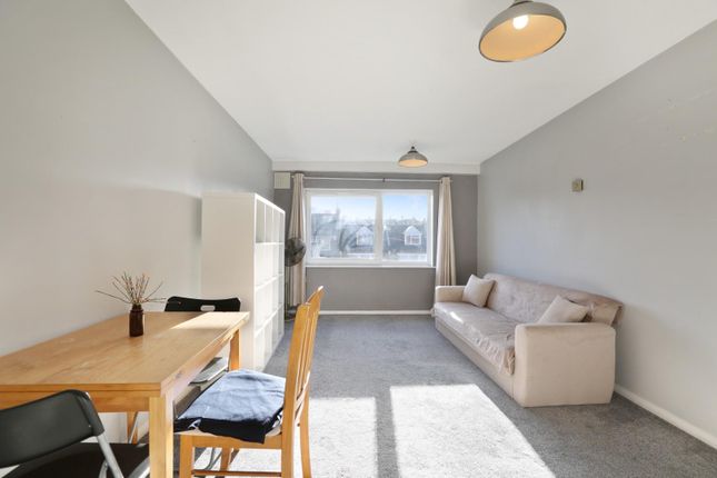 30, Mirlees Court, 50 Coldharbour Lane, London photo 2